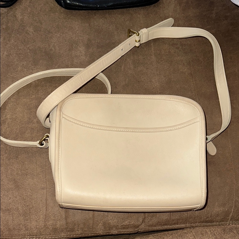 Vintage Coach  No A8M-9087 Cream Crossbody Bag with Adjustable Strap